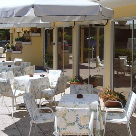 Hotel Montecarlo Nord リミニ エクステリア 写真